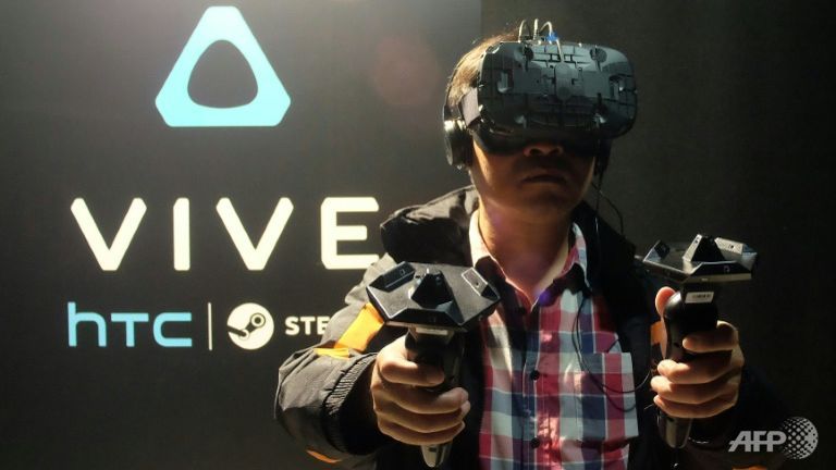 htc gives taiwan first look at virtual reality headset