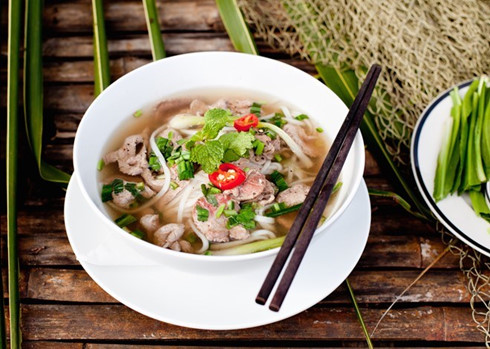pho with beef meatballs among best street foods in asia hinh 0