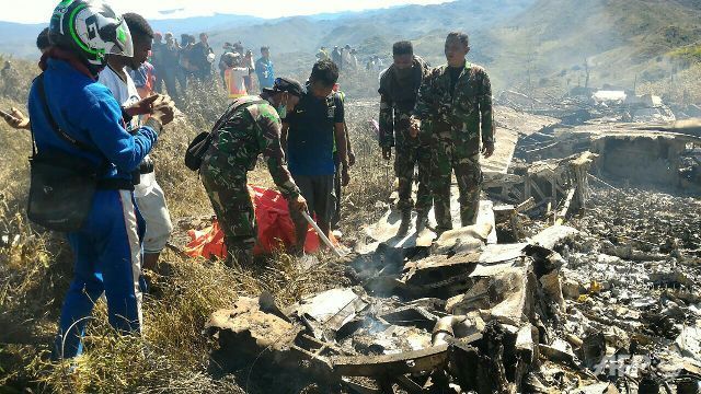 13 killed in Indonesian air force plane crash