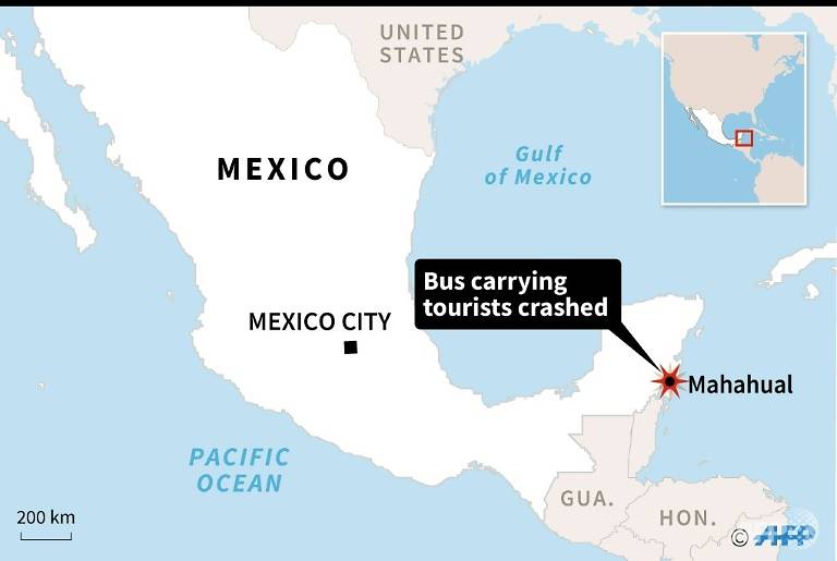 mexico bus crash kills 11 tourists including foreigners