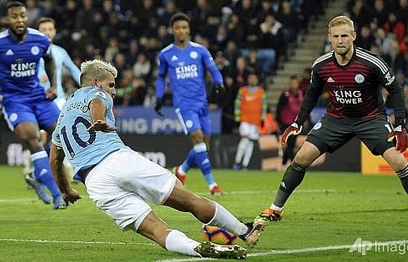 Man City's title bid hit by shock defeat at Leicester