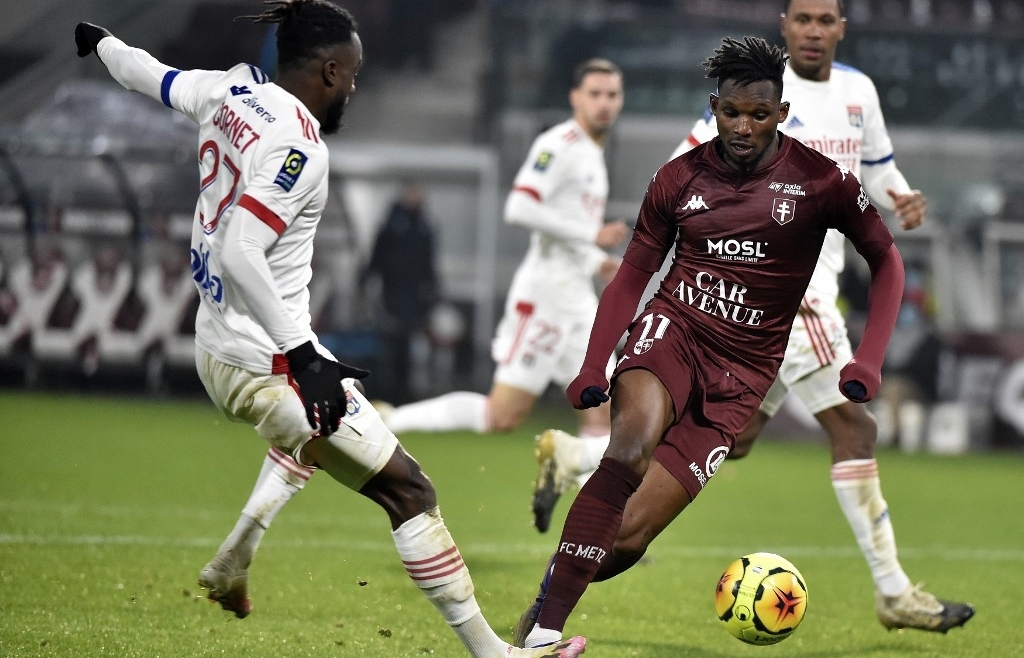 Lille, Lyon win to keep pressure on PSG