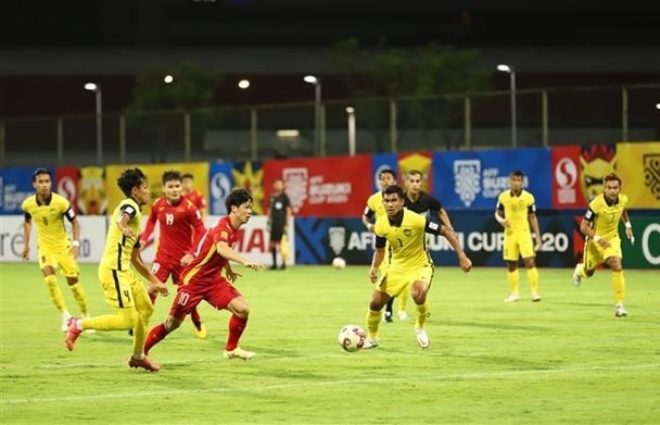 Vietnam trounce Malaysia 3-0 to top Group B at AFF Suzuki Cup