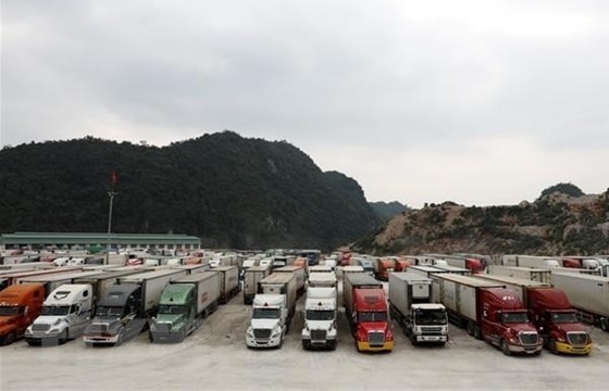 vietnam china seek solutions to cargo congestion at border gates