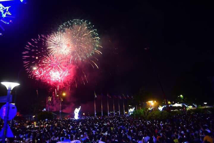 Ho Chi Minh City welcomes New Year with brilliant fireworks