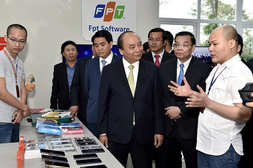 prime minister visits hoa lac hi tech park