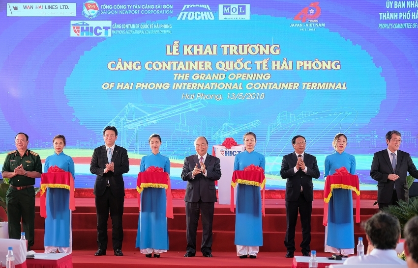 Haiphong International Container Terminal welcomes first vessel