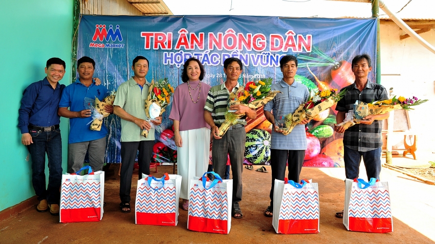 mm mega market vietnam honours 20 local farmers