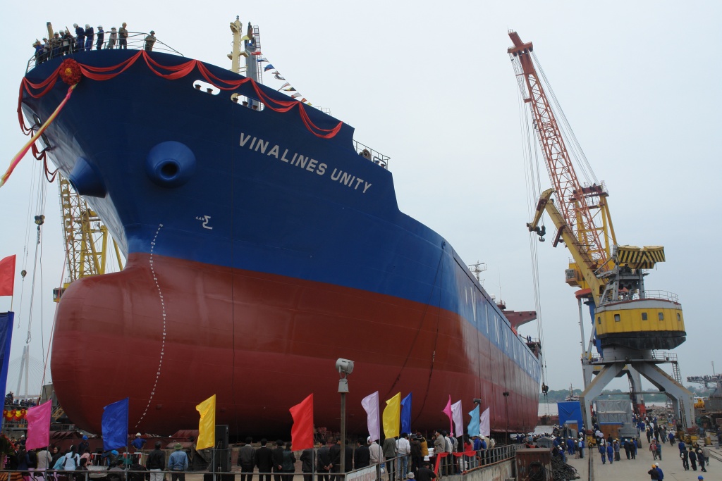 Vinalines' designs to maintain controlling stake in three strategic seaports
