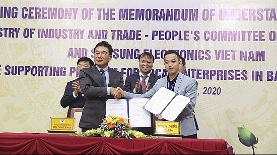 Samsung Vietnam commits to supporting local suppliers