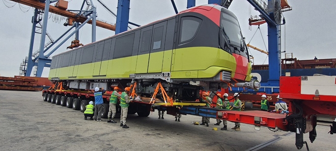 First train for Metro Line No.3 arrives to Haiphong