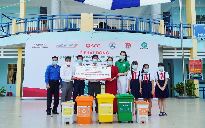 SCG kicks off selective waste collection pilot project at Long Son 2 primary school