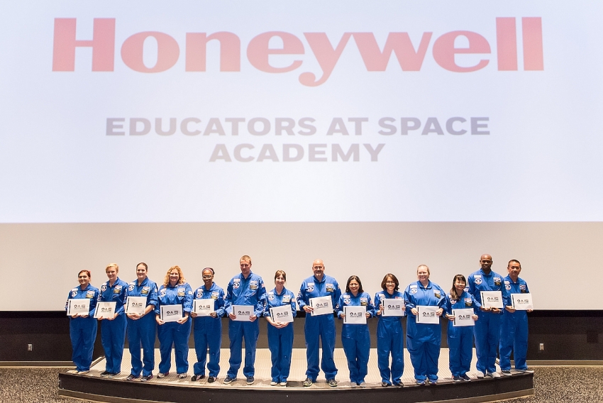 eight vietnamese teachers participate in honeywell space camp in the united states