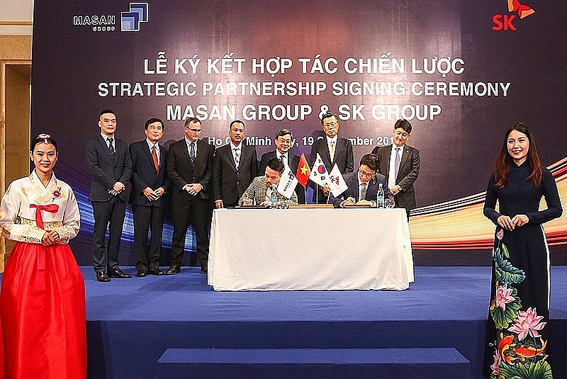 masan group and sk group complete strategic partnership deal