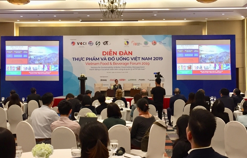 F&B enterprises in Vietnam reduce plastic for sustainable development