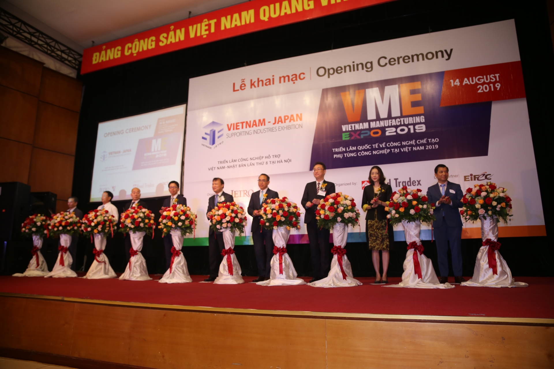 International exhibitions on supporting industry open in Hanoi