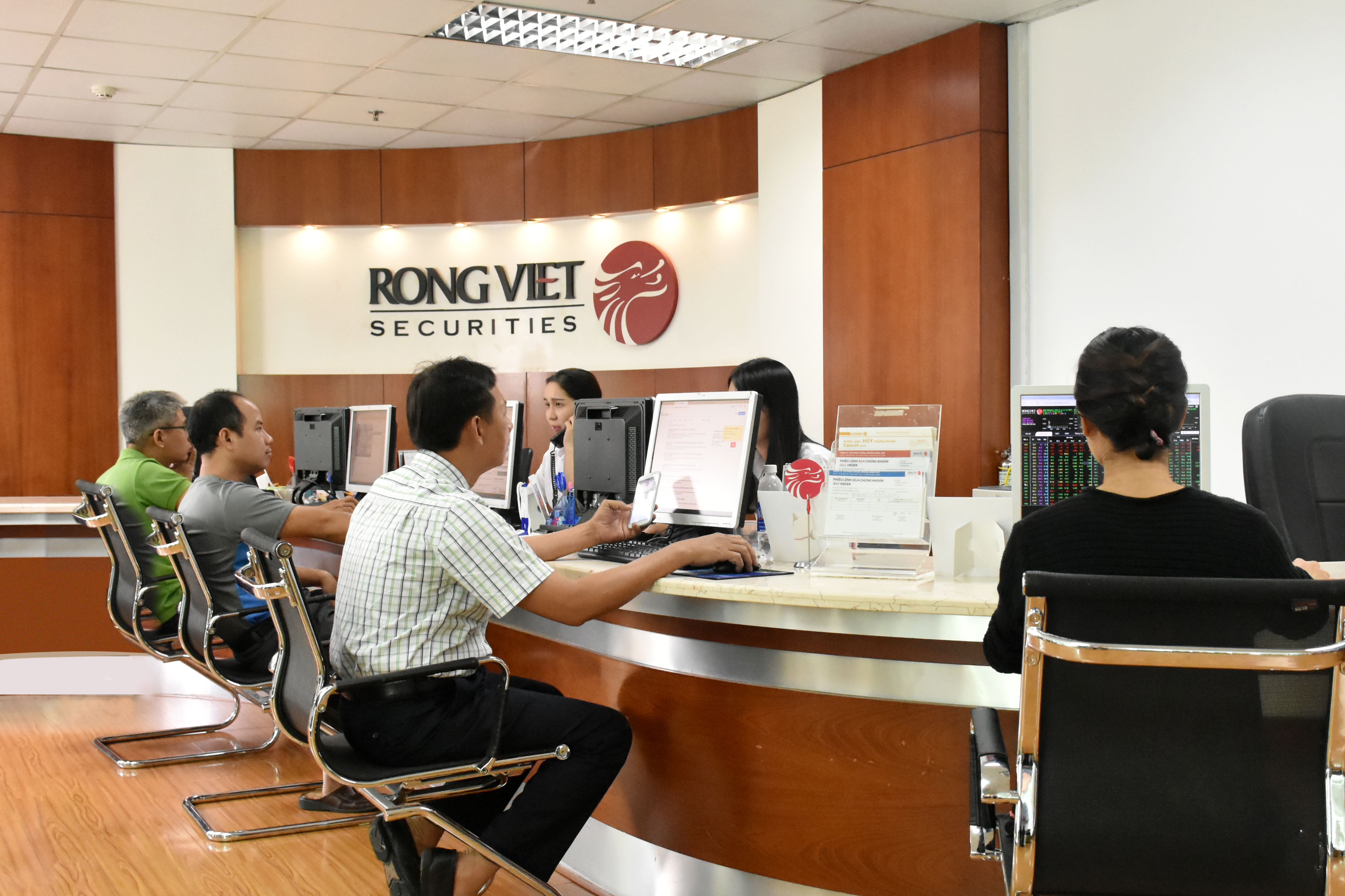 Viet Dragon Securities becomes market maker for local ETF
