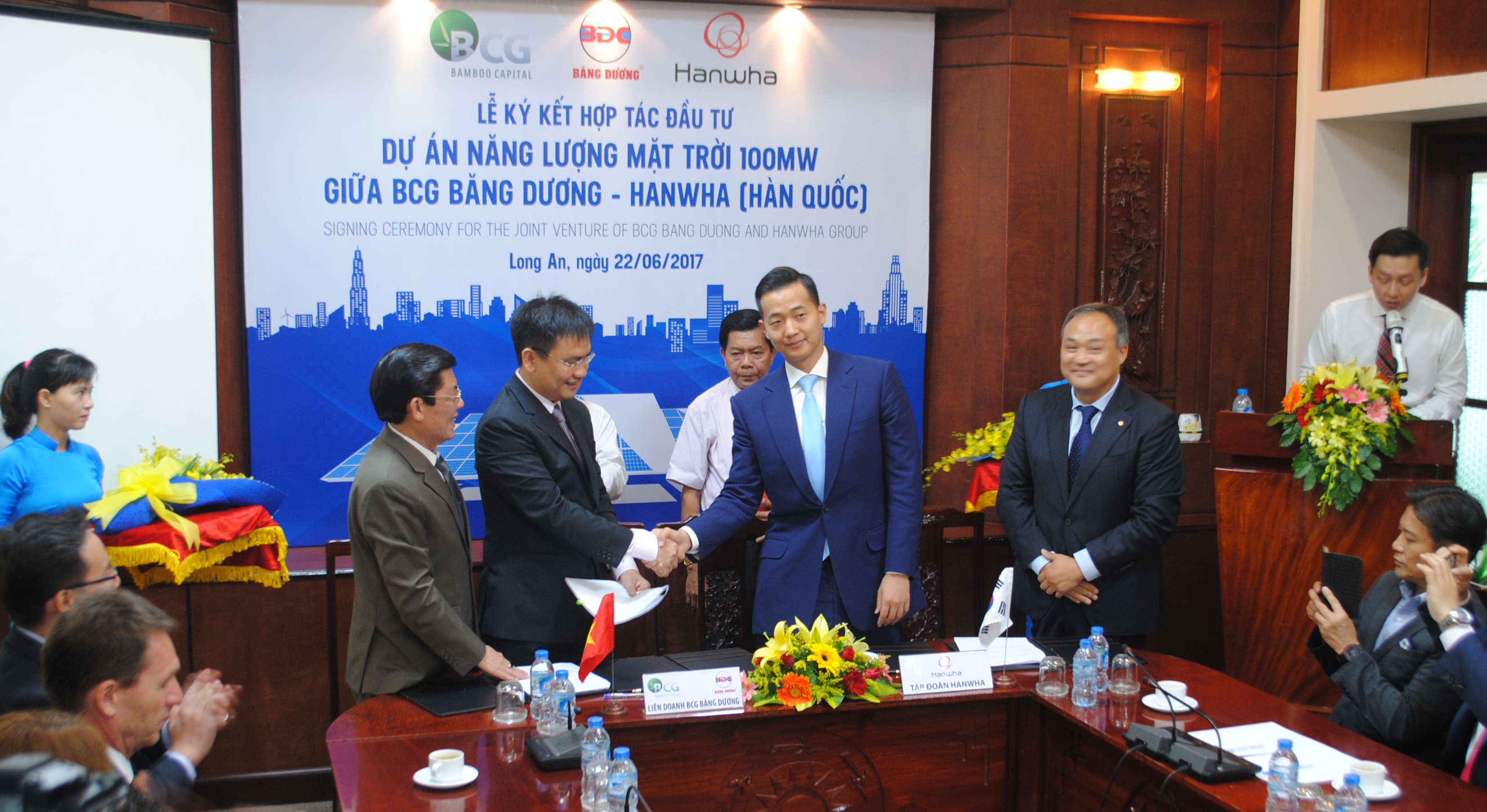 Hanwha and BCG Bang Duong agrees on $100-million solar power plant in Long An