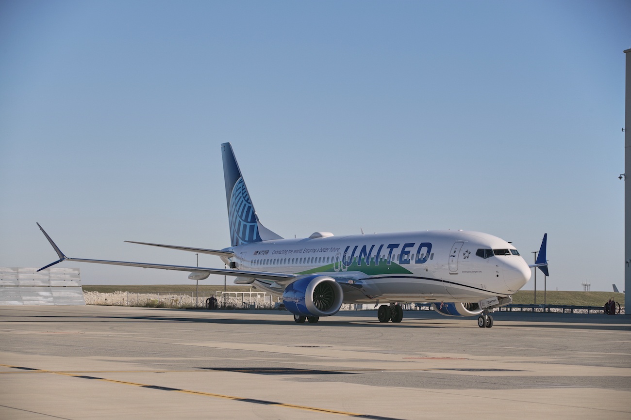 United flies world’s first passenger flight on fully sustainable fuel on one engine