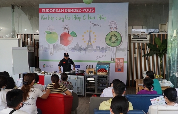 Interfel introduces French apples and kiwis via creative cooking