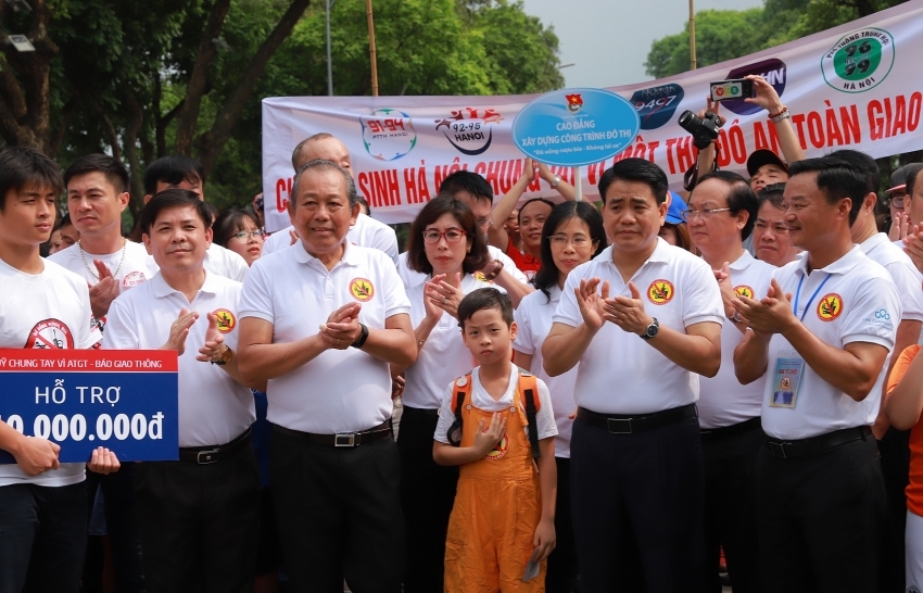 Thousands march in anti-drunk driving campaign in Hanoi