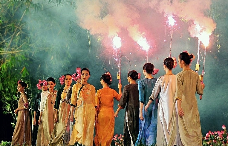 Stunning and spectacular parades at Hue Festival 2020