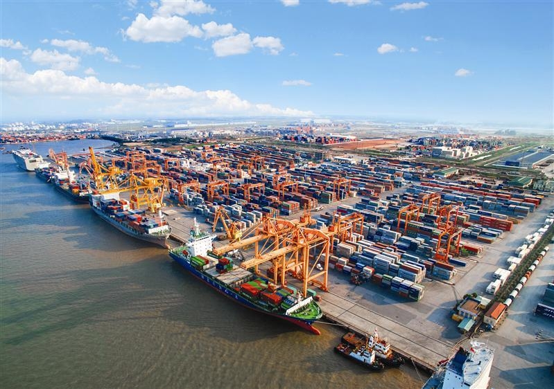 build up terminals 5 and 6 of haiphongs lach huyen port