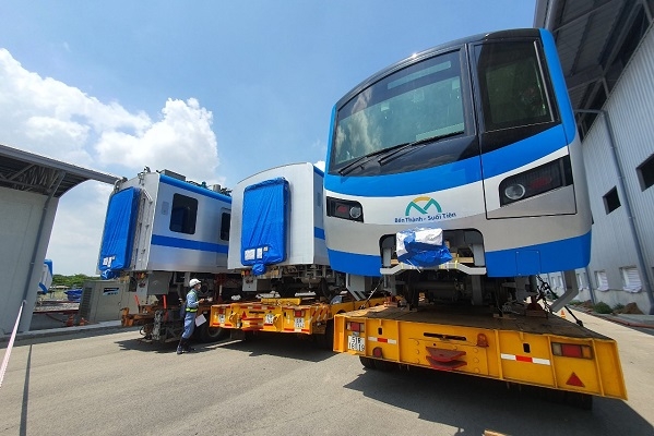 two trains of metro line 1 in thu duc city