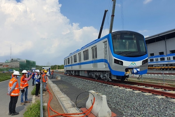 two trains of metro line 1 in thu duc city
