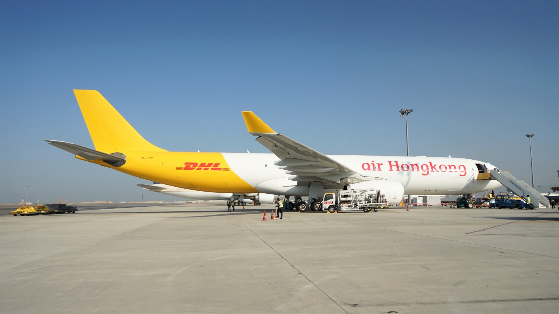 International couriers increase flights to Vietnam to meet the soaring air cargo demand