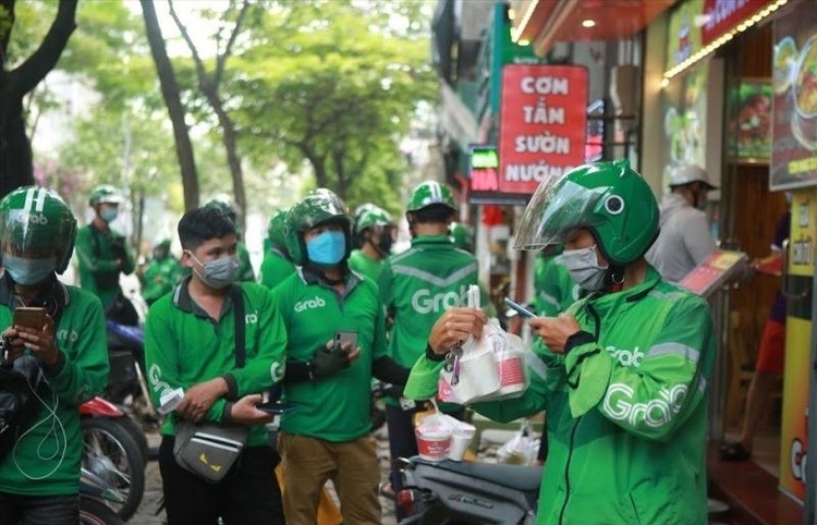 Hanoi temporarily bans shippers of super apps