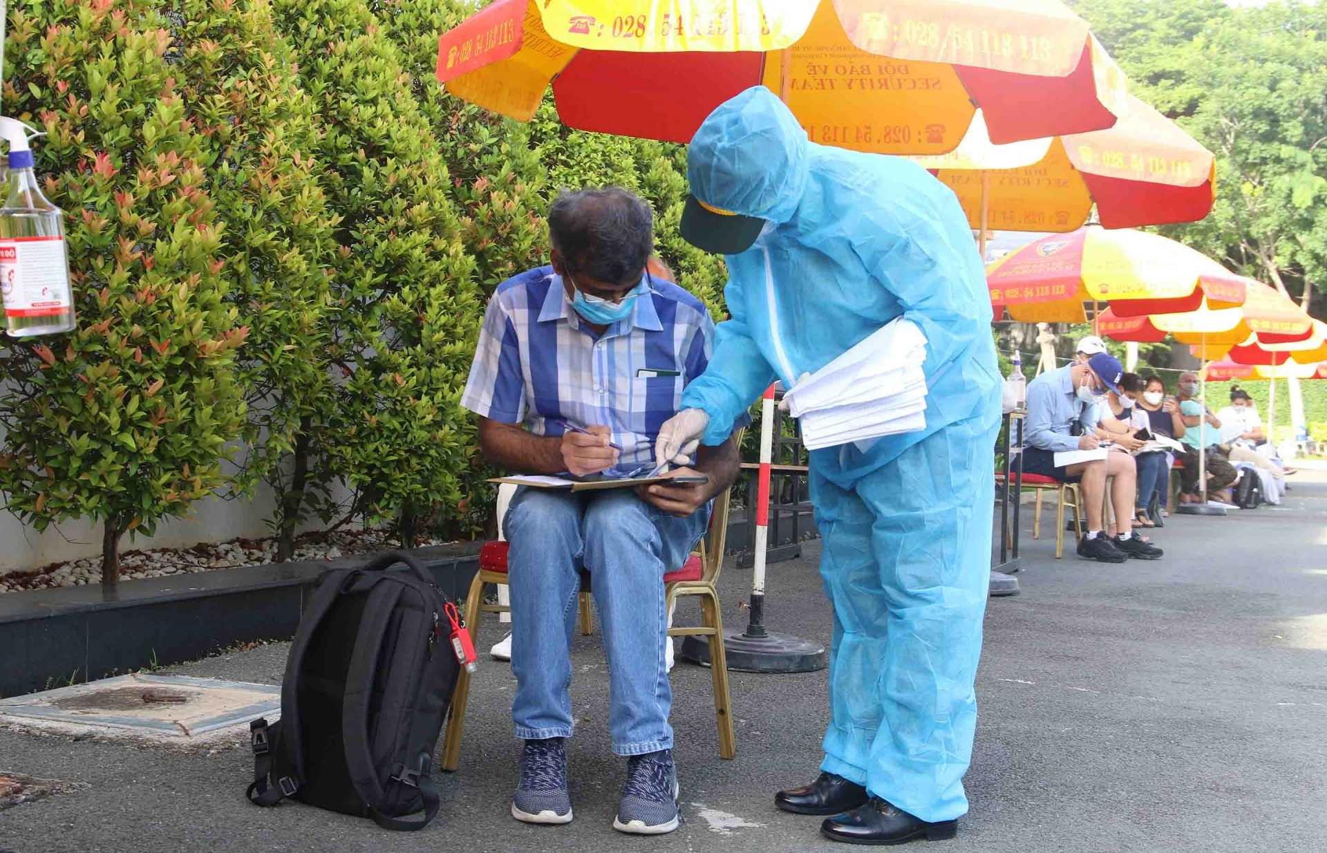 ho chi minh city vaccinates nearly 18000 foreigners from district 7