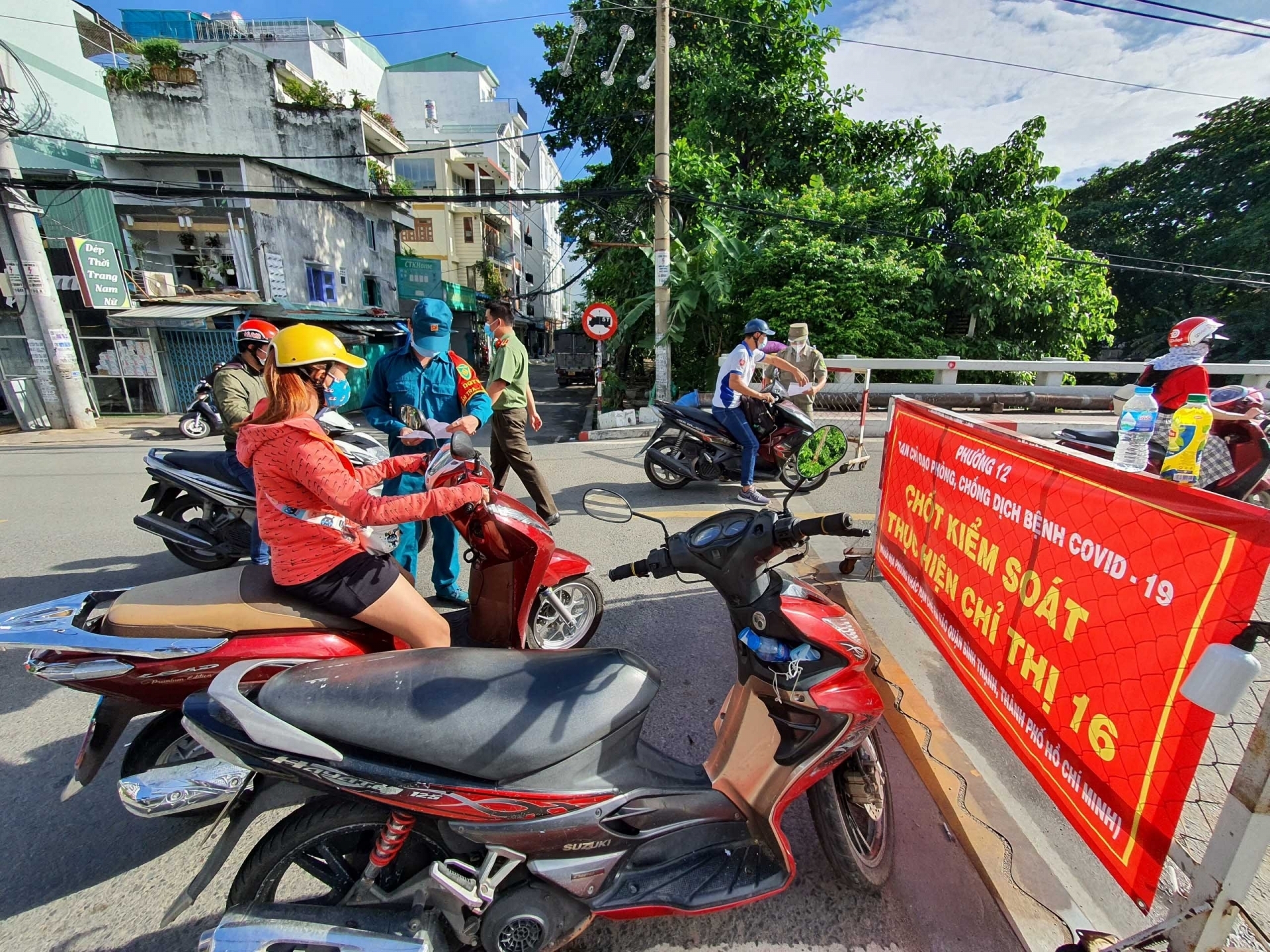 ho chi minh city prolongs social distancing with new production models