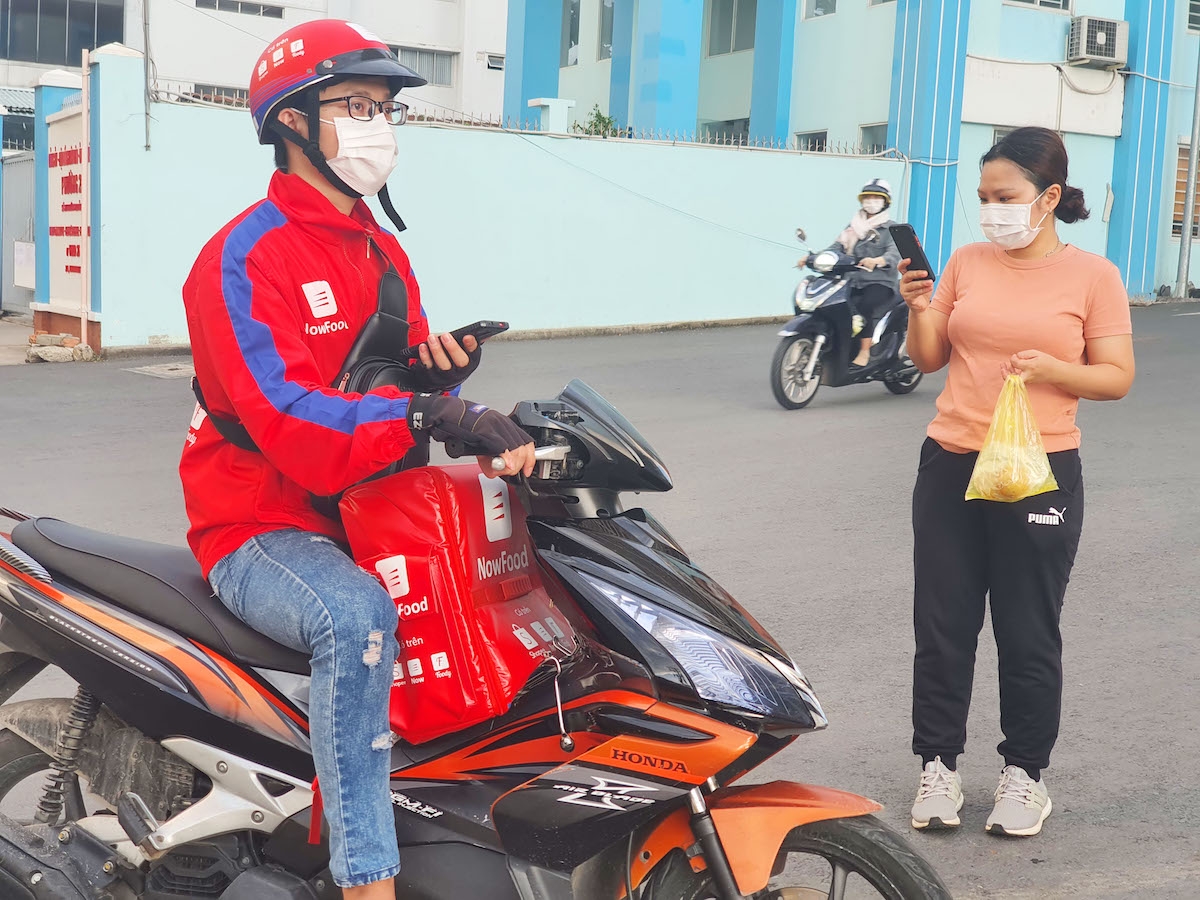 Ho Chi Minh City allows shippers to deliver goods during social distancing