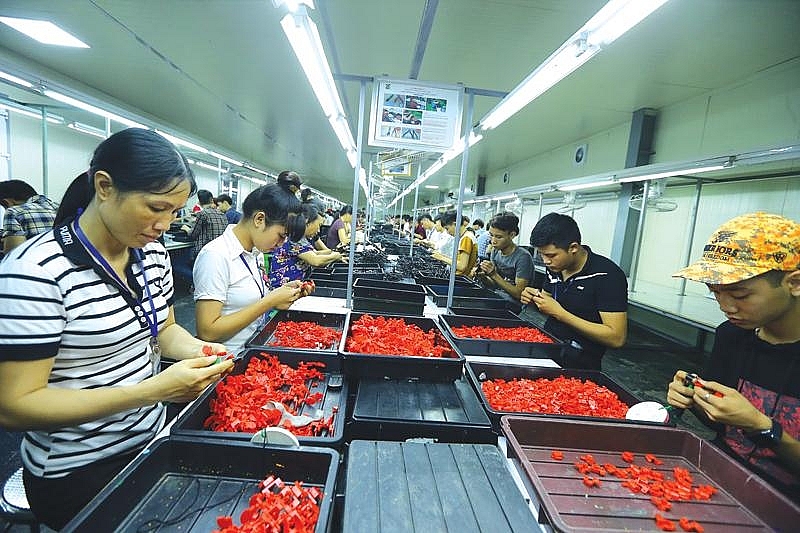 foreign investors double crossed by labour shortage in vietnam