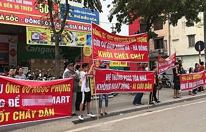 Hanoi residents demonstrate against poor fire readiness