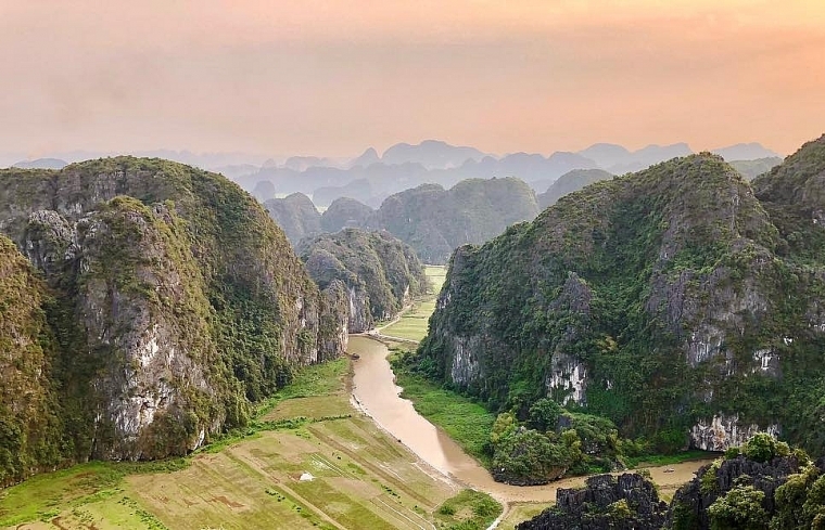 Hang  Mua—panorama for kings in Trang An