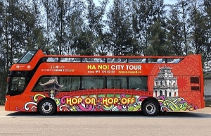 double decker buses fail to arouse hanoi