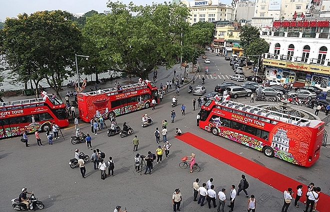 Double-decker buses fail to arouse Hanoi