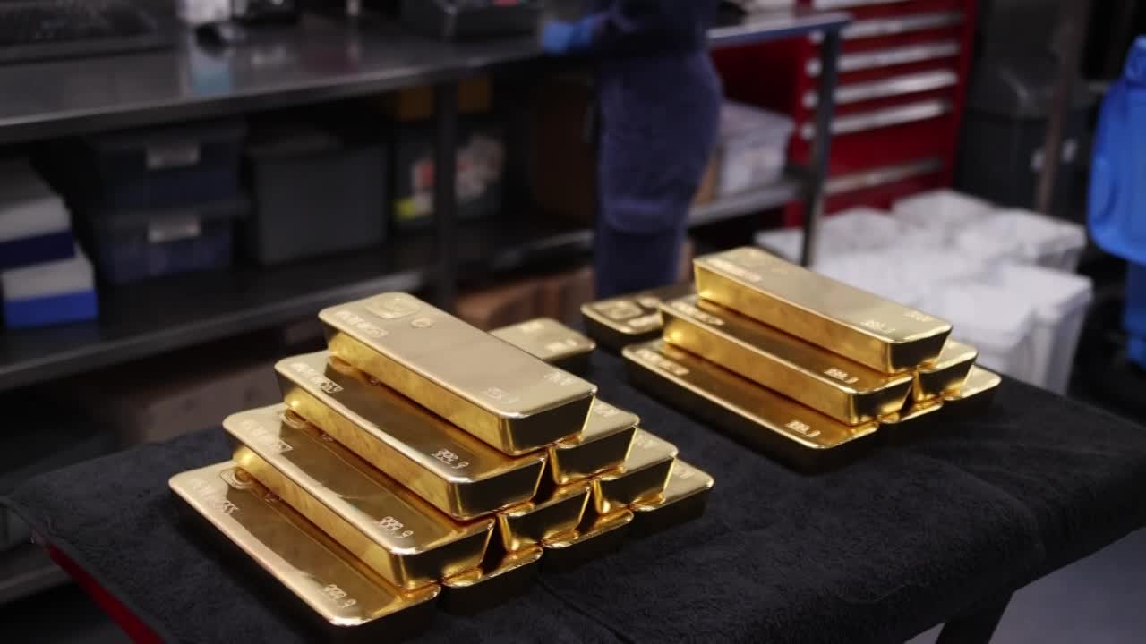 Gold prices soar amid coronavirus uncertainty