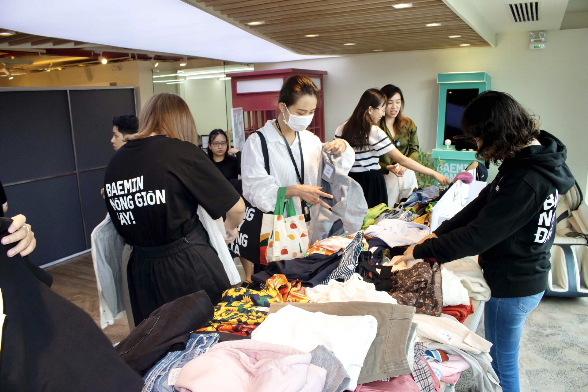 BAEMIN leads sustainable lifestyle through clothes exchange day