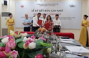 Hanoi partners up with French business in aviation industry