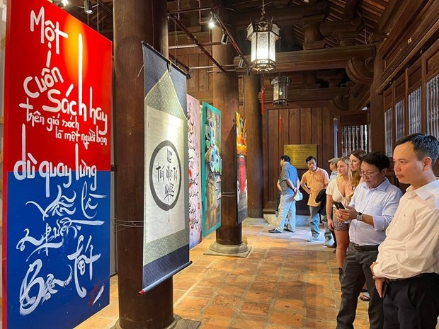 Hanoi exhibition features dialogue between calligraphy, graffiti | Culture - Sports  | Vietnam+ (VietnamPlus)