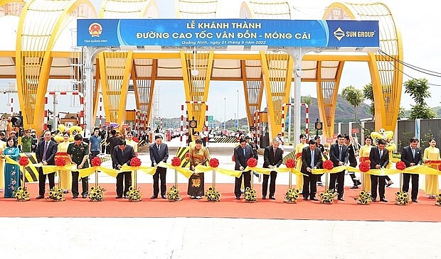 New expressway put into use in Quang Ninh province | Business | Vietnam+ (VietnamPlus)