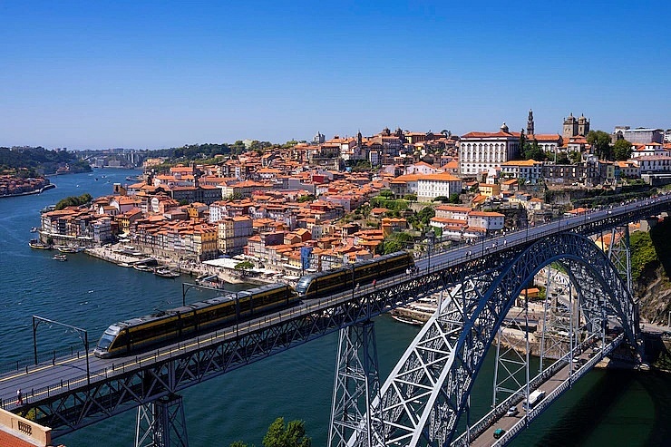 Portugal rolls out 2.4 bn euro inflation relief package
