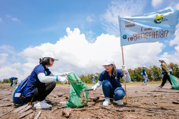 Nestlé Vietnam joins beach clean-up to reduce ocean plastic waste - Vimarsana News