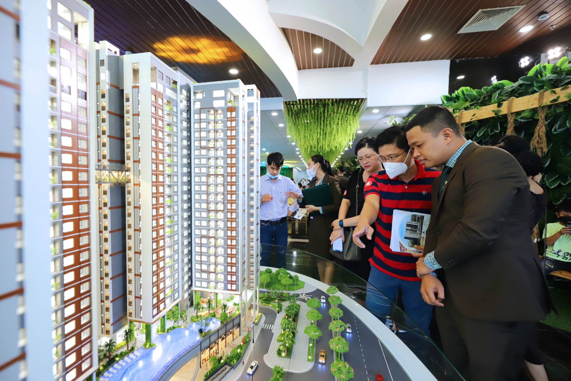 Phu Long launches first luxury apartment tower in Essensia South Saigon complex