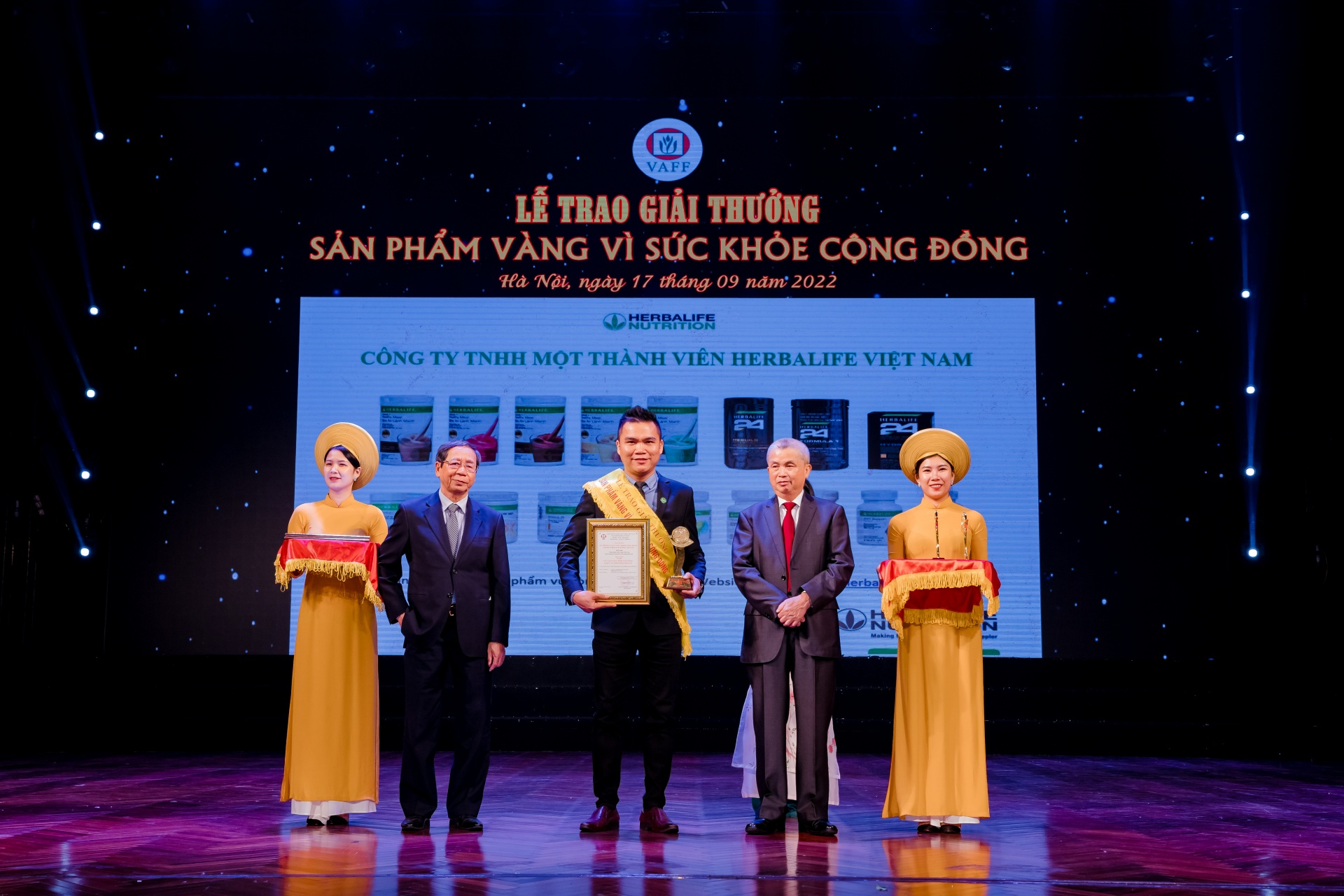 Herbalife Vietnam wins Golden Product for Public Health in 2022 award