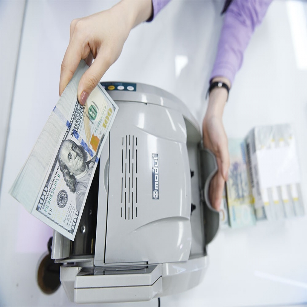 Currency sell-off bolsters VND status - Vimarsana News