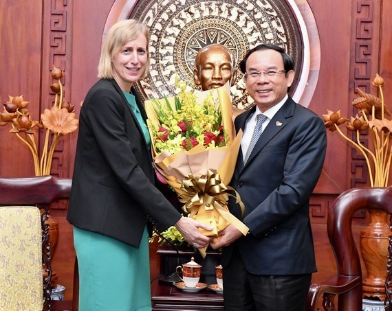 HCM City leader pledges favourable conditions for better Vietnam-US relations